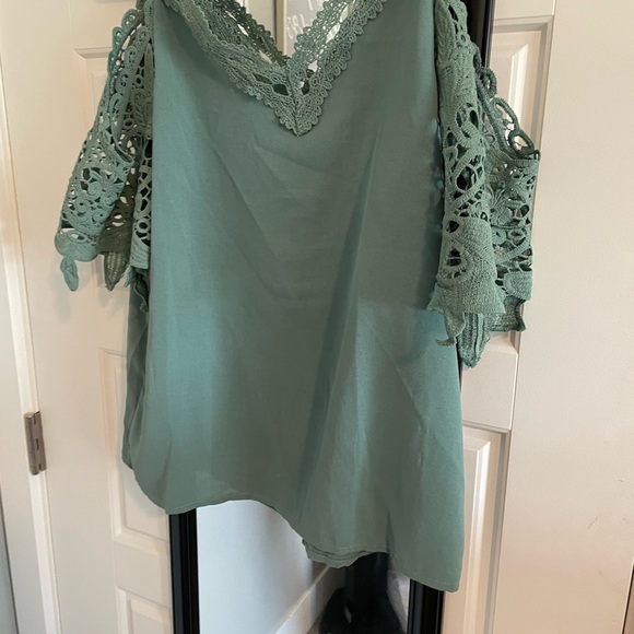 Sage green cold shoulder top - Picture 4 of 6